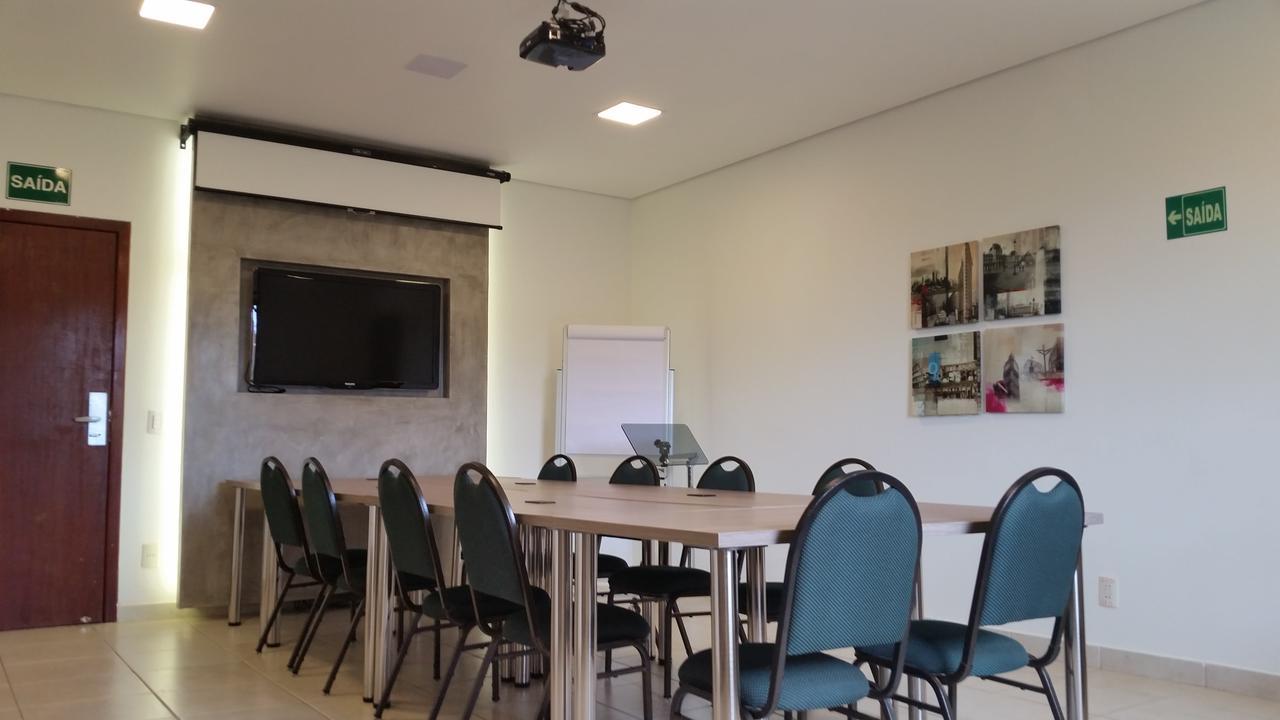 Hotel Das Palmeiras Paracatu Exteriör bild